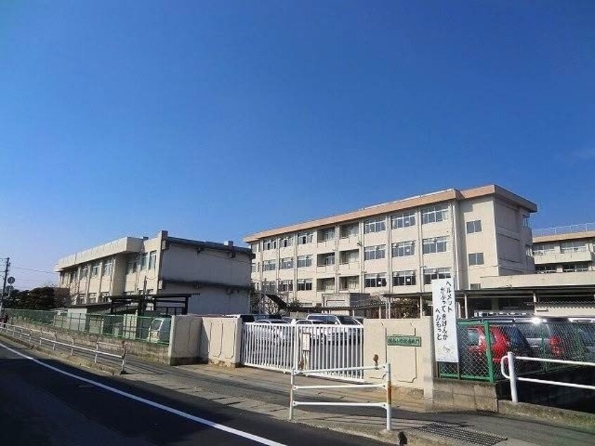 岡山市立中山小学校(小学校)まで2116m レザンカルチェ