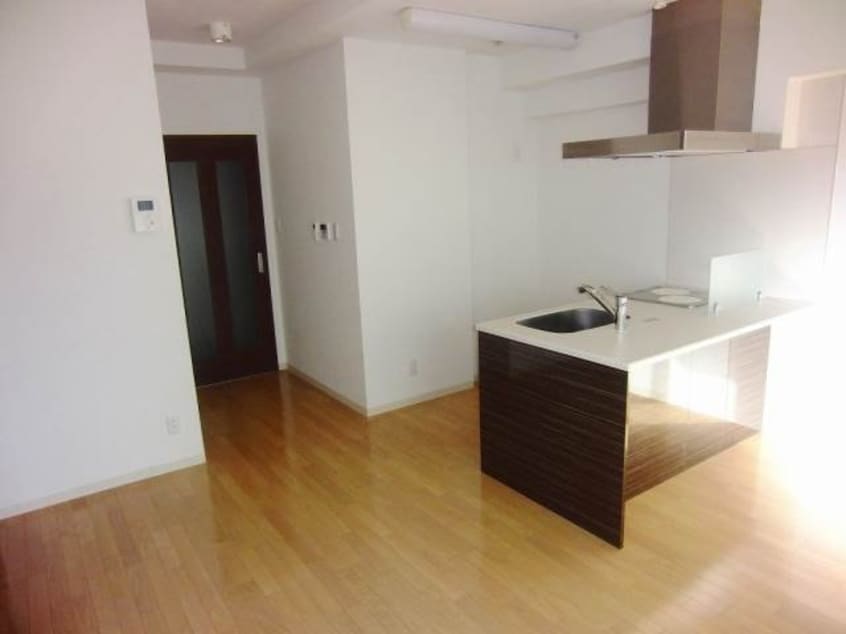 リビング アーバンパレス医大前