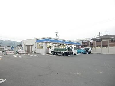 ローソン岡山辛川市場店(コンビニ)まで736m クラヴィエ一宮　B棟