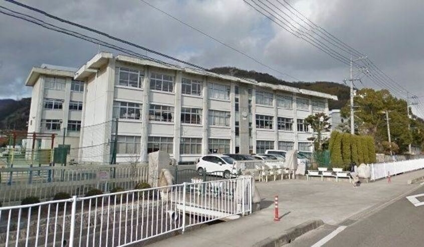 岡山市立牧石小学校(小学校)まで3291m ラ・ベルデューラⅤ