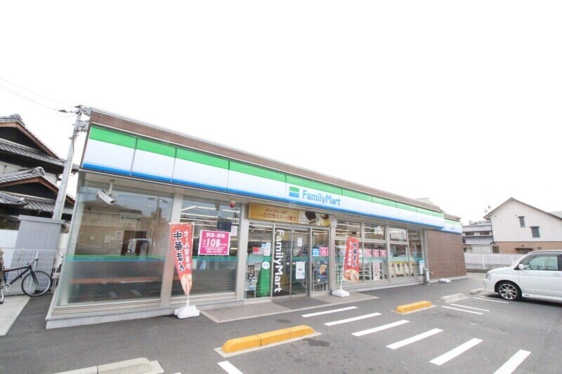 ファミリーマート岡山新福店(コンビニ)まで390m レクサス　ソレイユ
