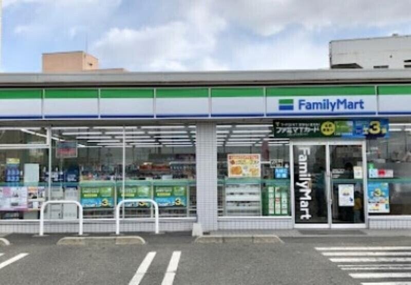 ファミリーマート岡山岡南町店(コンビニ)まで539m 月光　旭川リバーサイドウエスト