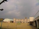 岡山市立芳田小学校(小学校)まで1437m ウブント