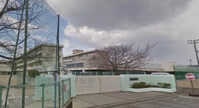 岡山市立芳泉小学校(小学校)まで1691m TRINITY