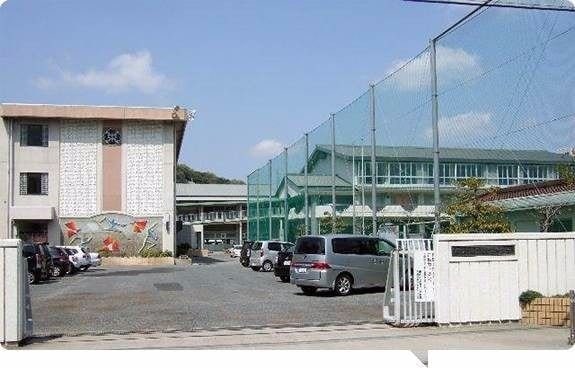 岡山市立石井中学校(中学校/中等教育学校)まで516m ジュネス西崎