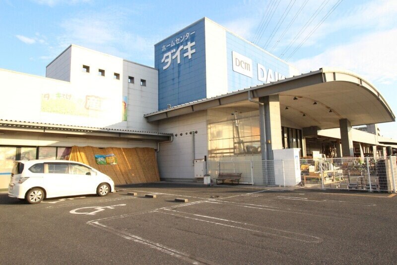 ダイキ豊浜店(電気量販店/ホームセンター)まで1775m Crea　Coat