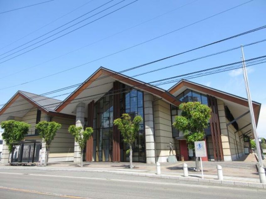 西条市立西条図書館(図書館)まで589m アビーロード西条