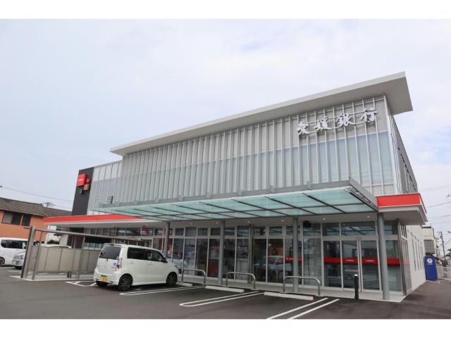 愛媛銀行西条支店(銀行)まで120m トライアングルビル