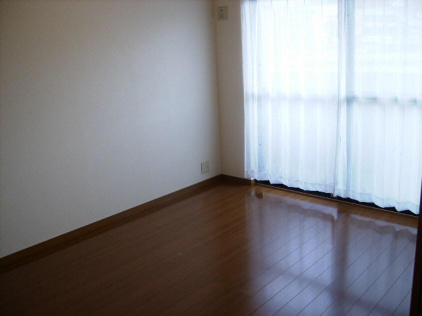  パレロワイヤル小松町