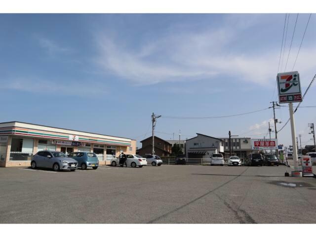 セブンイレブン小松町新屋敷店(コンビニ)まで605m パレロワイヤル小松町