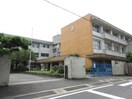 西条市立国安小学校(小学校)まで1015m エルミタージュ　Ａ・Ｂ