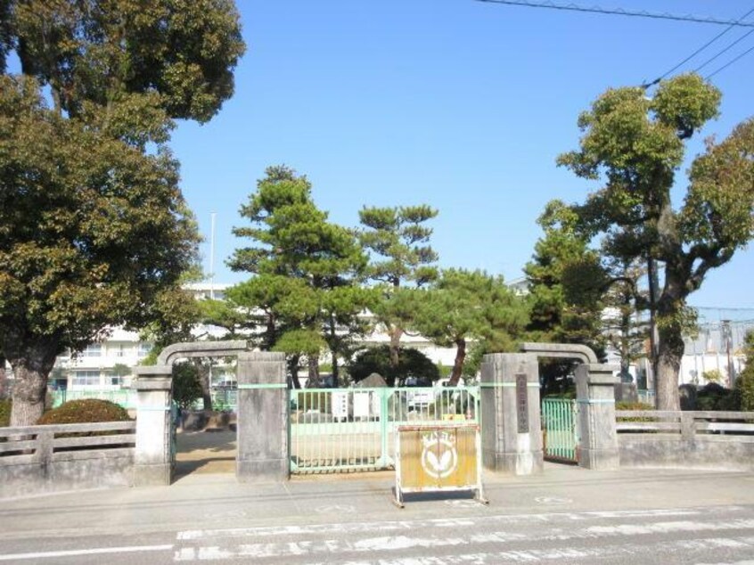 西条市立神拝小学校(小学校)まで492m わかくさグリーンハイツ(平家）