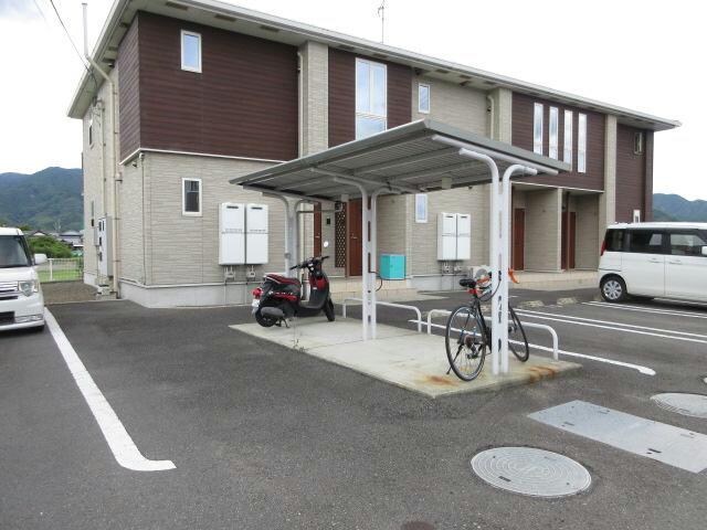 駐輪場 セイバリーゼファーA・B