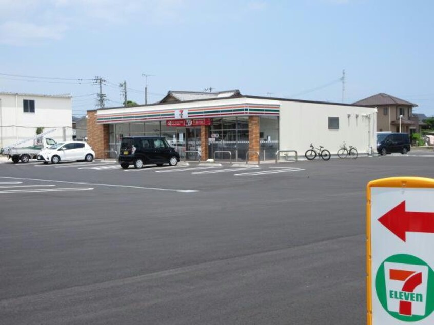 セブンイレブン西条三津屋東店(コンビニ)まで496m セントラルレジデンス三津屋東W