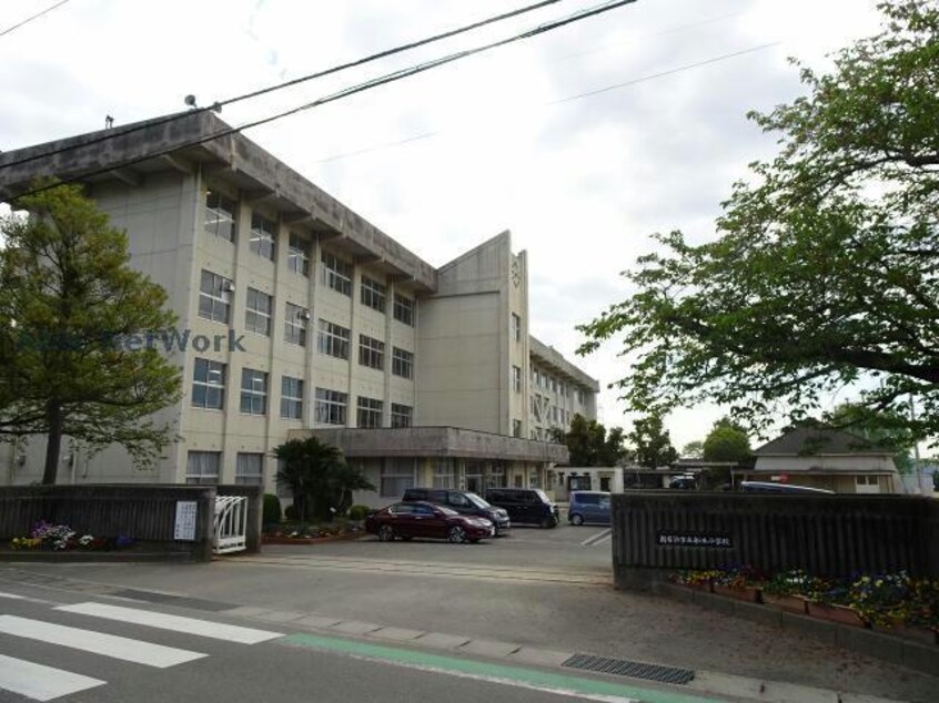 新居浜市立船木小学校(小学校)まで589m センチュリーマンション