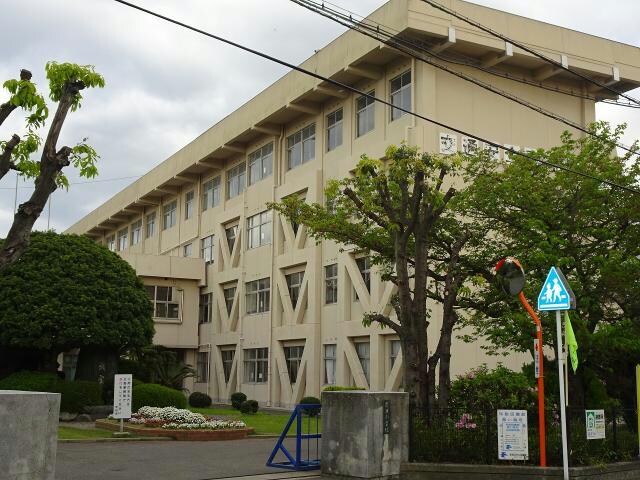 新居浜市立高津小学校(小学校)まで894m アサヒパレス沢津