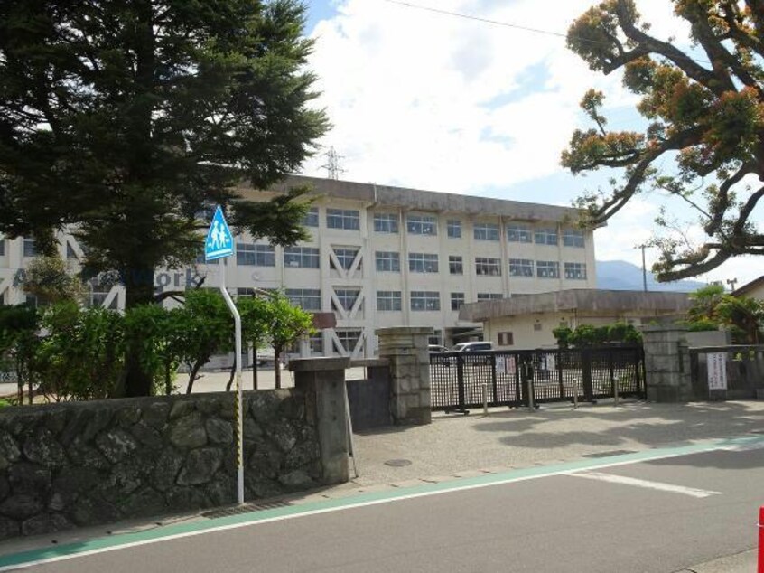 新居浜市立中萩小学校(小学校)まで1533m オレンジハウス・Ｔ