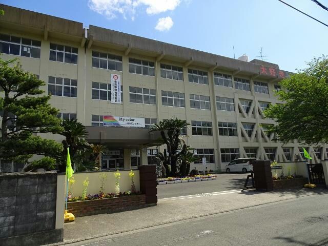 新居浜市立泉川中学校(中学校/中等教育学校)まで1259m シャーメゾン坂井町