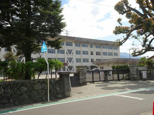 新居浜市立中萩小学校(小学校)まで1222m 神野マンション(本郷）