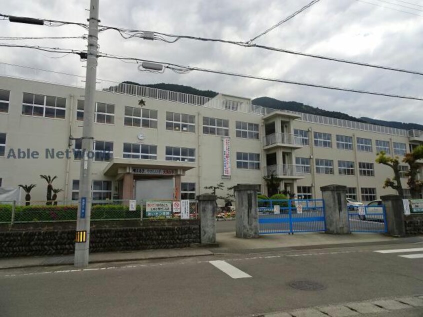 新居浜市立角野小学校(小学校)まで999m サングリーンハイツ