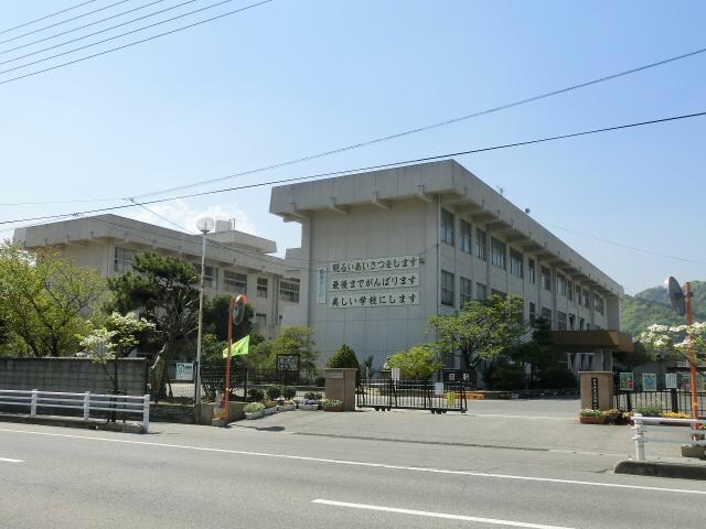 新居浜市立惣開小学校(小学校)まで812m アーバンコート北新町