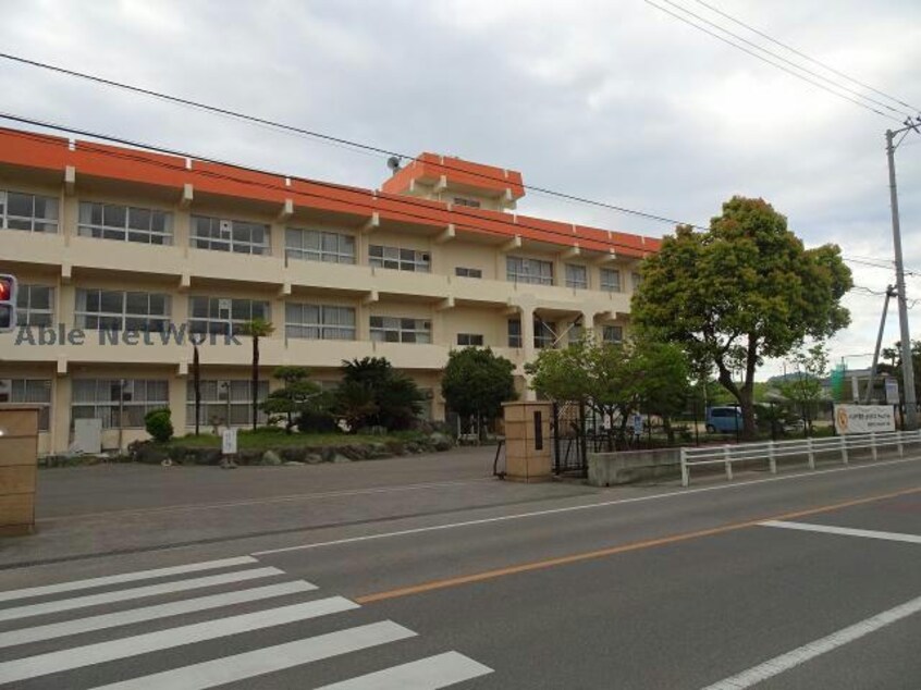 新居浜市立浮島小学校(小学校)まで791m ハイブリッジ・セジュール