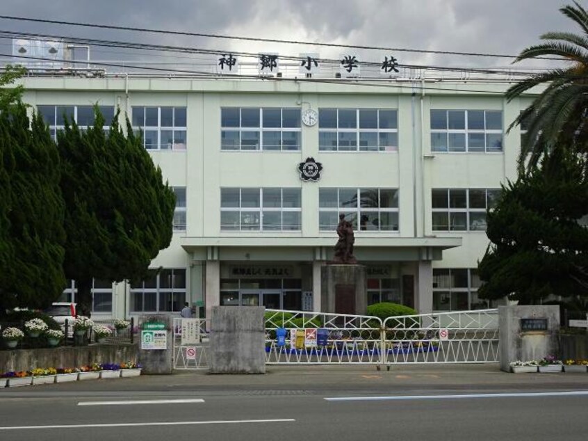 新居浜市立神郷小学校(小学校)まで1138m ファミーユ郷