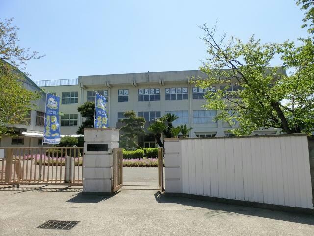 新居浜市立金子小学校(小学校)まで752m エスポワール八雲