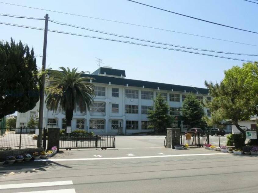 新居浜市立宮西小学校(小学校)まで611m クラール泉池Ｂ
