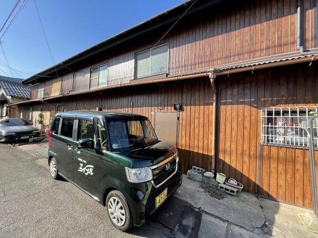  予讃線・内子線/新居浜駅 車移動　4分2.9km 1-2階 築85年