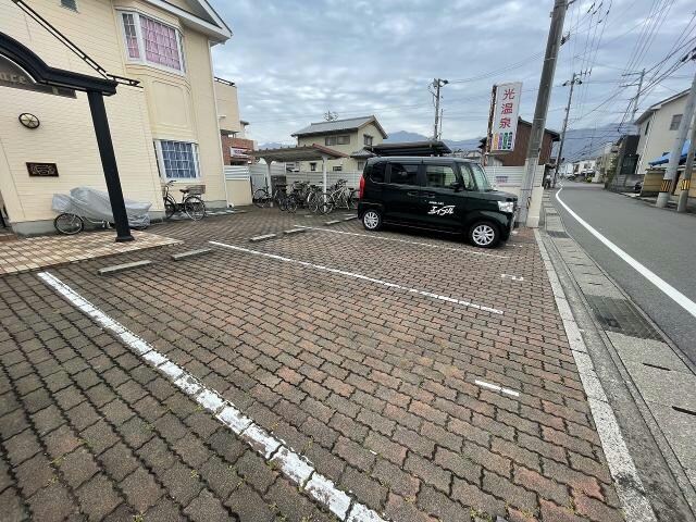  レオパレス新居浜B