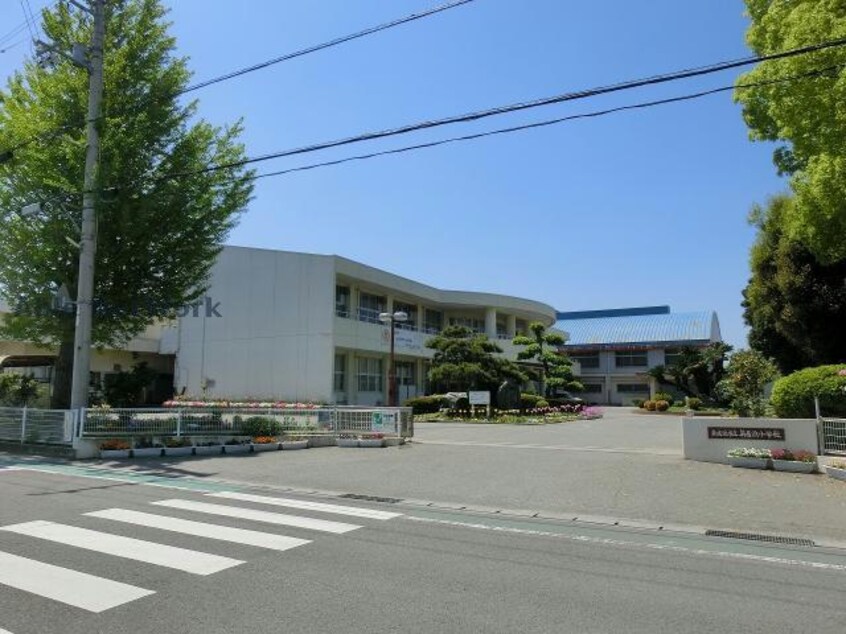 新居浜市立新居浜小学校(小学校)まで647m 若水町１丁目の貸店舗・事務所１階/２階建