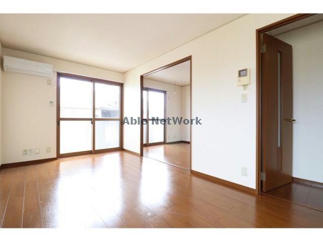 ９帖のダイニングルーム セピアコートⅡ