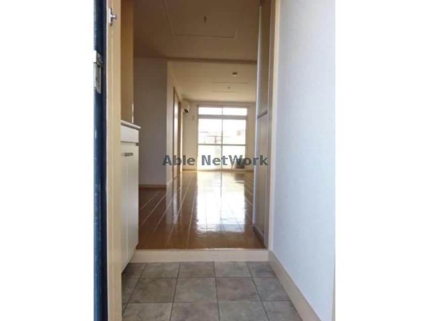 おしゃれなタイルの玄関 エルディム岡田