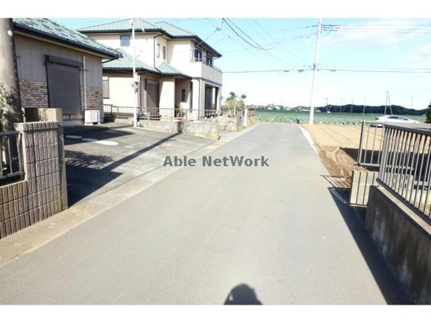 接道も広いです♪ Ｍ’ｓフラット