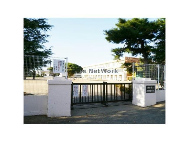 神栖市立息栖小学校(小学校)まで1041m メゾンルピナＡ・Ｂ・Ｃ