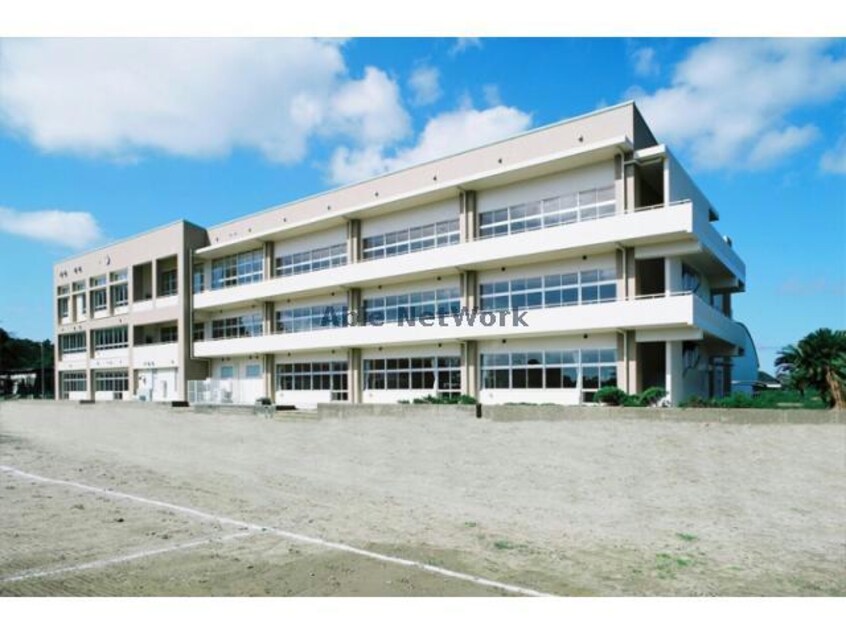 潮来市立潮来第二中学校(中学校/中等教育学校)まで2168m ヴェスティートⅡ