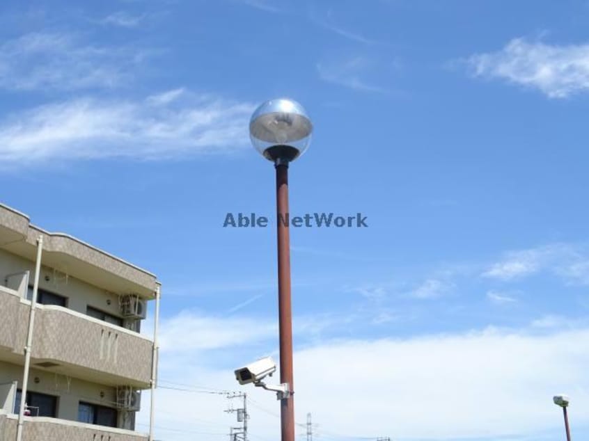 駐車場はライト付きです。 ファミールヴィラ深芝Ⅰ