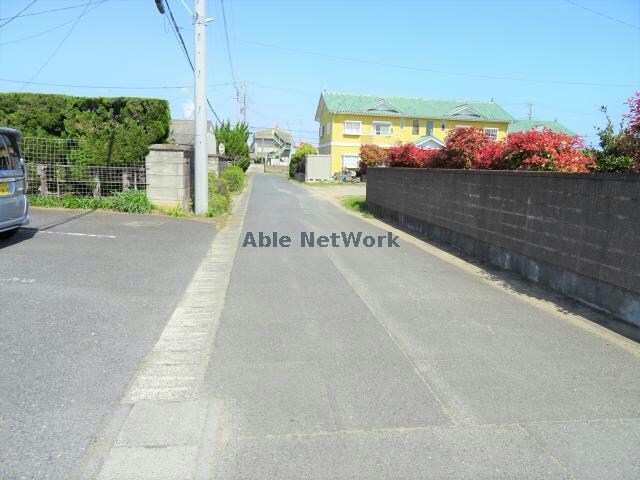 前面道路 ハイツ衣鳩１～３