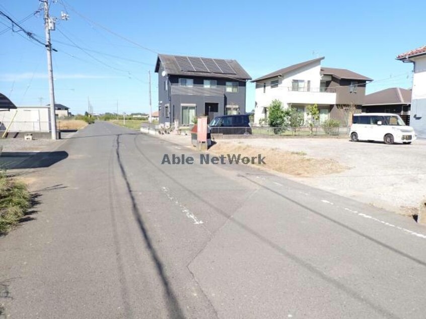 入口道路より カーサ神栖