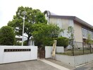 潮来市立日の出小学校(小学校)まで651m セレ・ＴＫハイツ