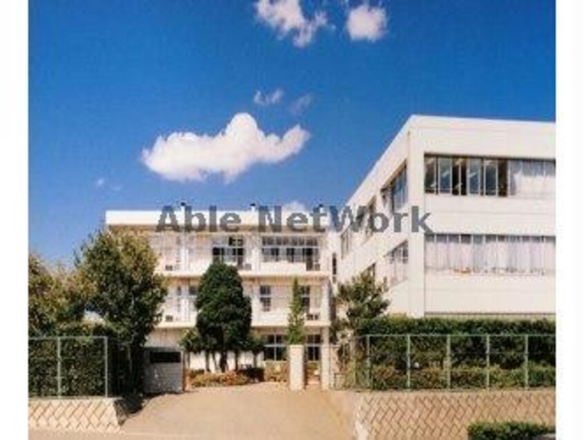 鹿嶋市立平井中学校(中学校/中等教育学校)まで2020m ロワゾーブルーN