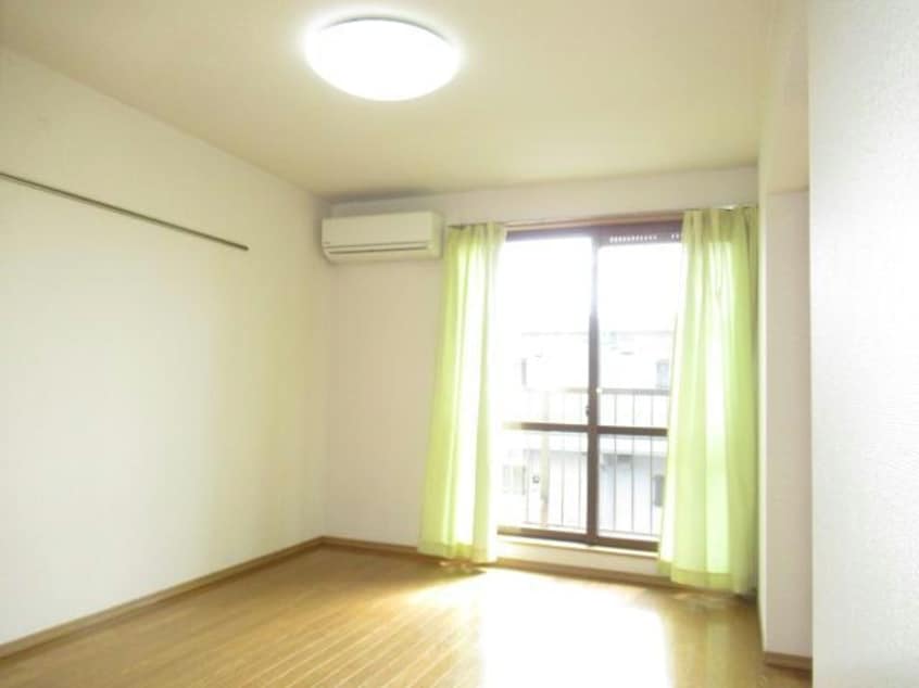 洋室 ｿﾜｻﾝﾄ成田B