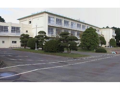 成田市立遠山小学校(小学校)まで609m 菅澤貸家