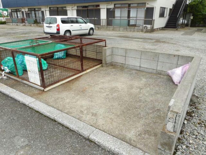 ｺﾞﾐ置場 ｺｰﾎﾟﾍﾞﾙｳｯﾄﾞ