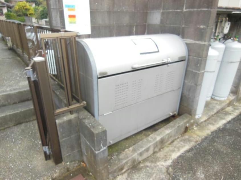 ｺﾞﾐ置場 ｻﾆｰﾊｳｽ