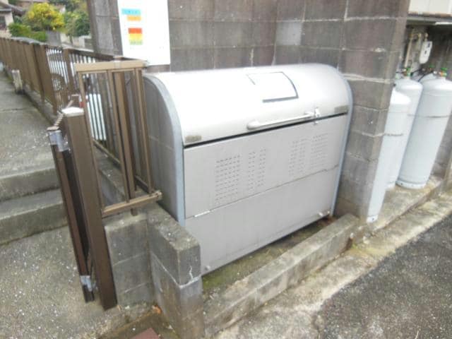 ｺﾞﾐ置場 ｻﾆｰﾊｳｽ