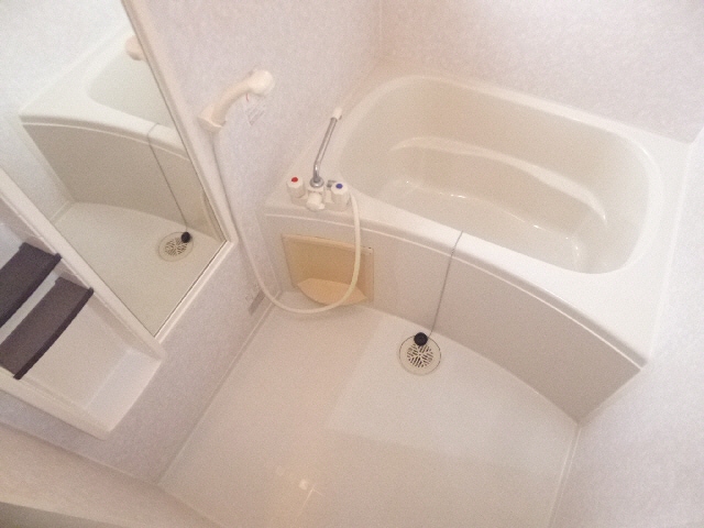 浴室 ﾄﾜｳﾞｪｰﾙE