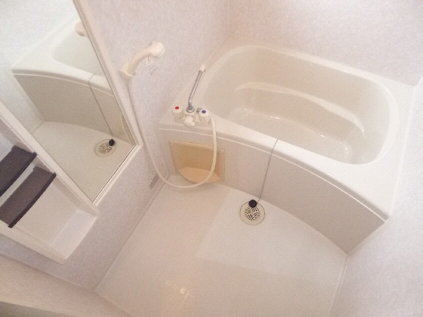 浴室 ﾄﾜｳﾞｪｰﾙE