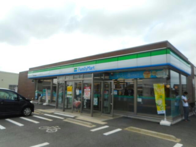 ファミリーマート成田西三里塚店(コンビニ)まで647m Negro(ﾈｸﾞﾛ)